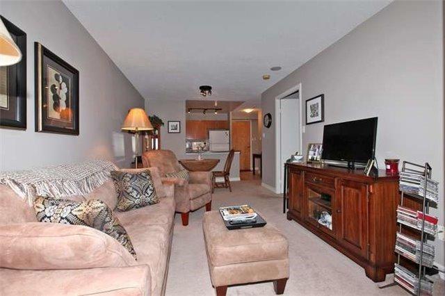 332 - 600 Queens Quay W, Condo with 1 bedrooms, 1 bathrooms and 1 parking in Toronto ON | Image 2