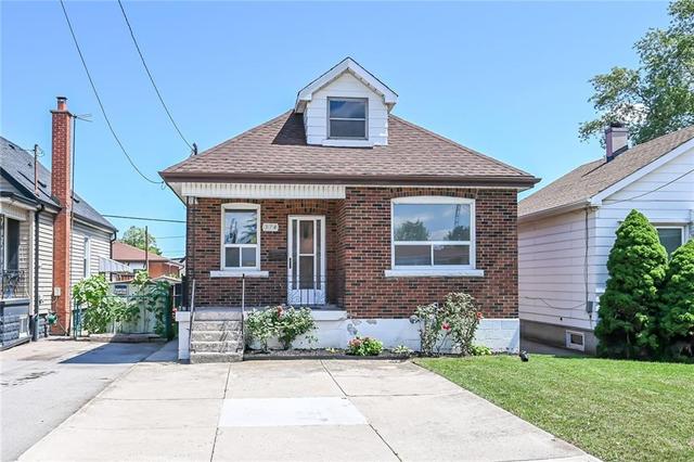 370 Brunswick Street, House detached with 2 bedrooms, 1 bathrooms and 4 parking in Hamilton ON | Image 1