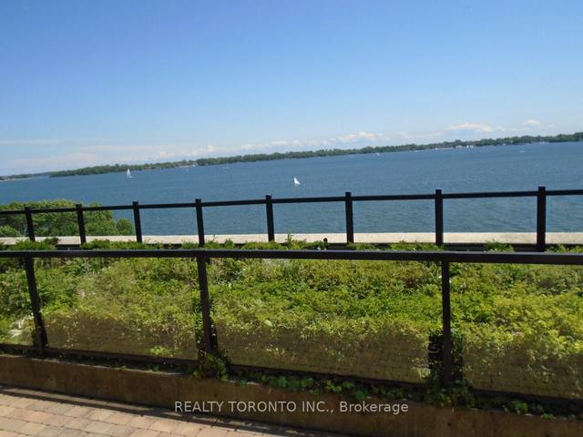 1904 - 65 Harbour Sq, Condo with 2 bedrooms, 2 bathrooms and 1 parking in Toronto ON | Image 15