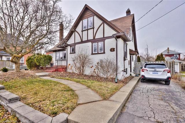 1 Lorne Street, House detached with 3 bedrooms, 1 bathrooms and null parking in St. Catharines ON | Image 2