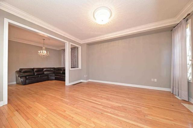 27 Village Lake Cres, House detached with 3 bedrooms, 4 bathrooms and 6 parking in Brampton ON | Image 33