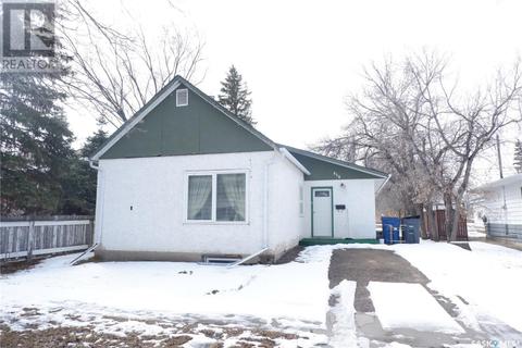 414 2nd Avenue E, House detached with 2 bedrooms, 1 bathrooms and null parking in Assiniboia SK | Card Image