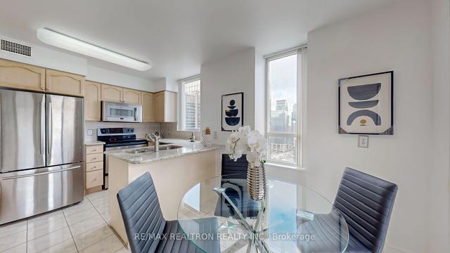 2505 - 23 Hollywood Ave, Condo with 2 bedrooms, 2 bathrooms and 1 parking in Toronto ON | Image 8