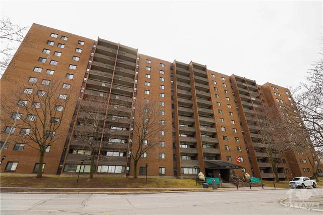 1109 - 1100 Ambleside Drive, Condo with 2 bedrooms, 1 bathrooms and 1 parking in Ottawa ON | Image 1