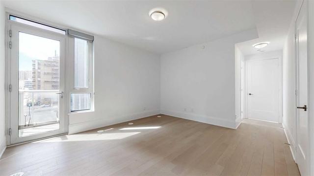 th 10 - 101 Erskine Ave, Condo with 3 bedrooms, 3 bathrooms and 1 parking in Toronto ON | Image 2