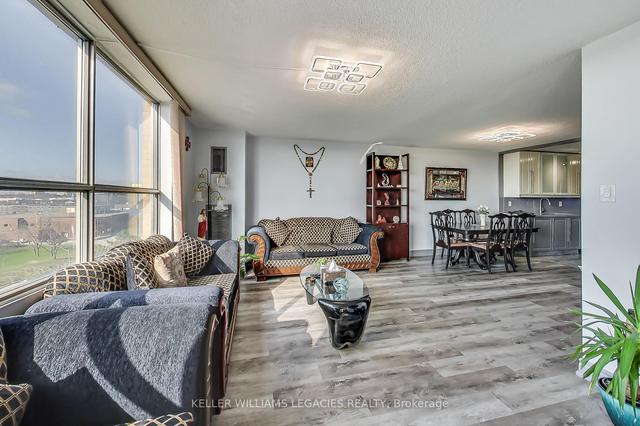 804 - 40 Panorama Crt, Condo with 3 bedrooms, 2 bathrooms and 1 parking in Toronto ON | Image 39