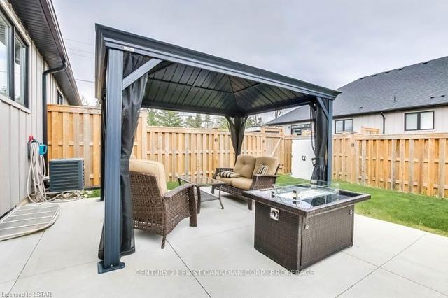 418 - 9861 Glendon Dr, House attached with 2 bedrooms, 2 bathrooms and 2 parking in Middlesex Centre ON | Image 20