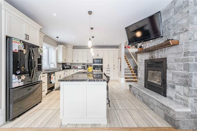 6838 Concession 4 Rd, House detached with 4 bedrooms, 3 bathrooms and 16 parking in Puslinch ON | Image 3