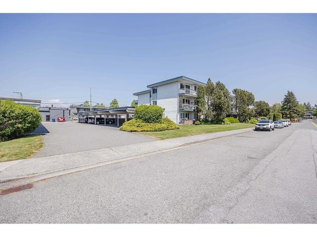 320 - 17707 57a Avenue, Condo with 2 bedrooms, 1 bathrooms and 1 parking in Surrey BC | Image 4