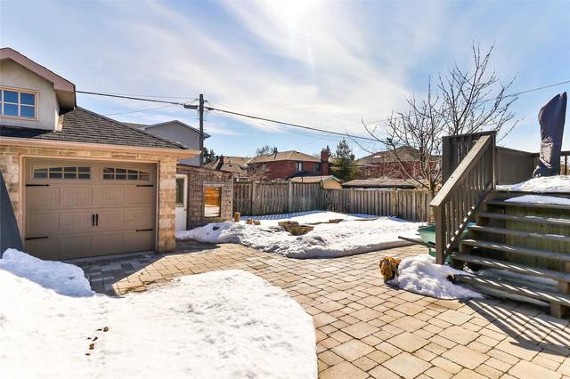 31 Glenbrook Ave, House detached with 5 bedrooms, 4 bathrooms and 6 parking in Toronto ON | Image 33