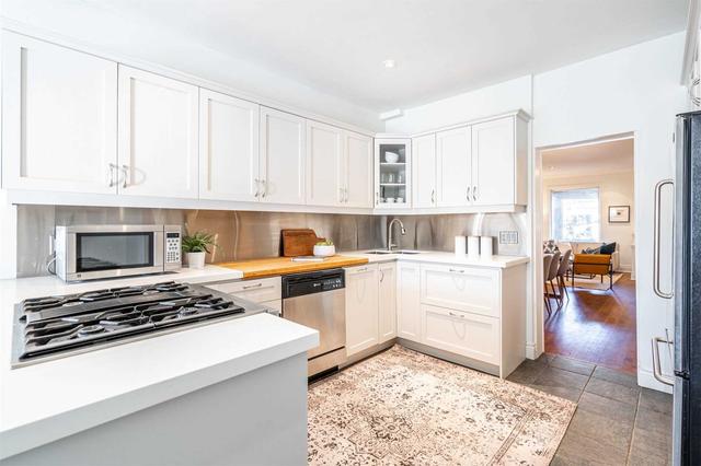 28.5 Kippendavie Ave, House semidetached with 3 bedrooms, 2 bathrooms and 0 parking in Toronto ON | Image 3