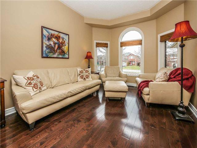 861 Surin Crt, House detached with 4 bedrooms, 3 bathrooms and 4 parking in Newmarket ON | Image 4