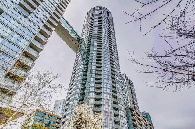 3815 - 21 Iceboat Terr, Condo with 1 bedrooms, 1 bathrooms and 1 parking in Toronto ON | Image 1