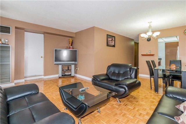 1002 - 4 Lisa St, Condo with 2 bedrooms, 1 bathrooms and 1 parking in Brampton ON | Image 9