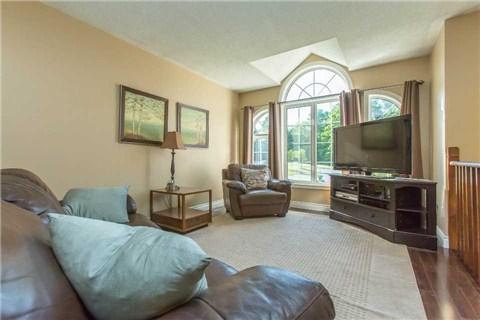 122 Marsellus Dr, House detached with 3 bedrooms, 2 bathrooms and 4 parking in Barrie ON | Image 2