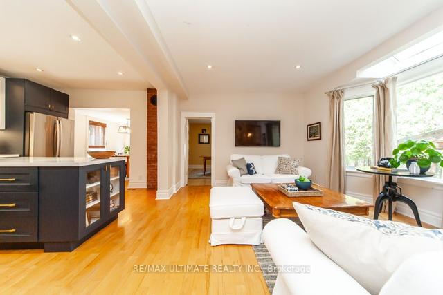 56 Thirty Third St, House detached with 5 bedrooms, 3 bathrooms and 6 parking in Toronto ON | Image 3