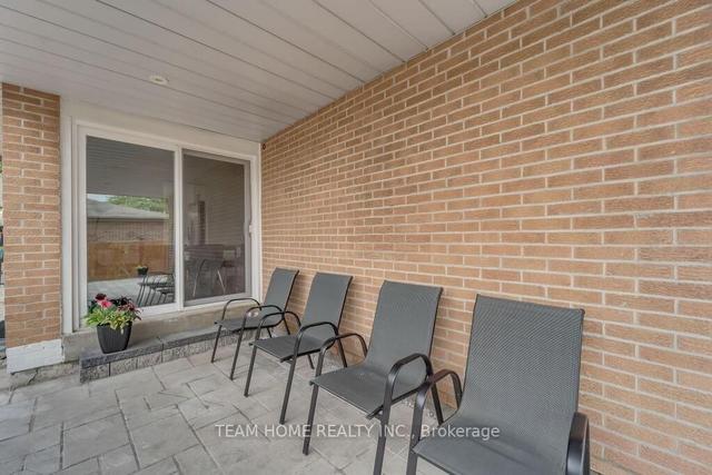 154 Weir Cres, House detached with 4 bedrooms, 4 bathrooms and 4 parking in Toronto ON | Image 3