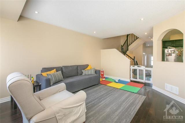 3319 Woodroffe Street, Townhouse with 3 bedrooms, 3 bathrooms and 3 parking in Ottawa ON | Image 8