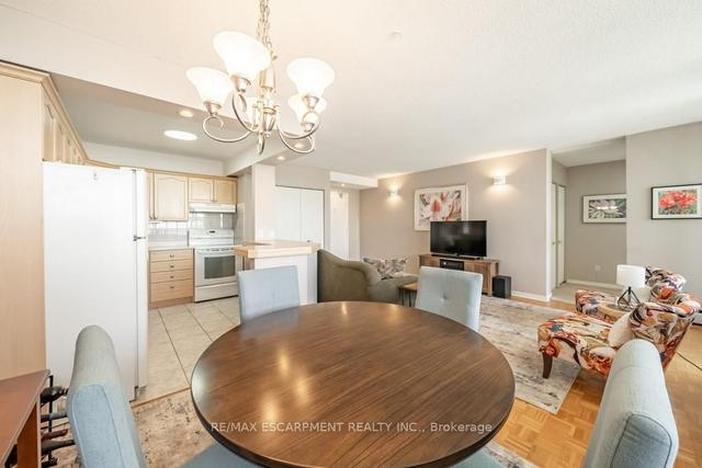 402 - 293 Mohawk Rd E, Condo with 2 bedrooms, 1 bathrooms and 1 parking in Hamilton ON | Image 3