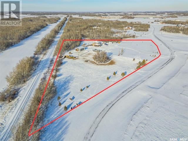 17 Elkwood Estates Acreage, House detached with 3 bedrooms, 3 bathrooms and null parking in Dundurn No. 314 SK | Image 2