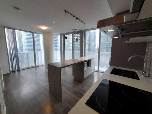 2402 - 100 Harbour St, Condo with 2 bedrooms, 2 bathrooms and 0 parking in Toronto ON | Image 31