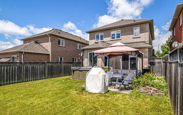 60 Lurosa Cres, House detached with 3 bedrooms, 3 bathrooms and 5 parking in Whitby ON | Image 17