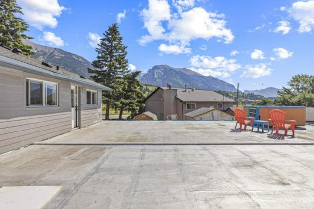 137 17 Street, House detached with 7 bedrooms, 4 bathrooms and 10 parking in Canmore AB | Image 26
