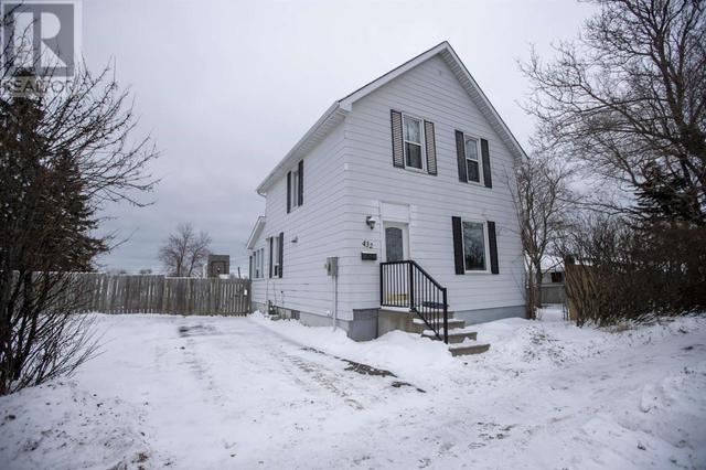 432 Hodder Ave, House detached with 2 bedrooms, 1 bathrooms and null parking in Thunder Bay ON | Image 1