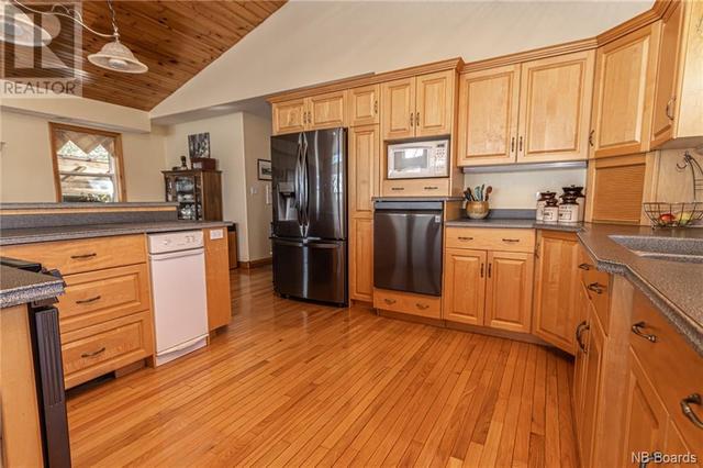 982 - 636 Route, House detached with 6 bedrooms, 4 bathrooms and null parking in Prince William NB | Image 10
