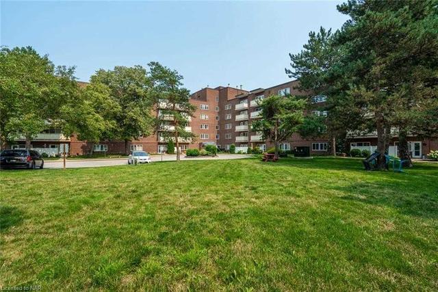 202 - 198 Scott St, Condo with 2 bedrooms, 1 bathrooms and 1 parking in St. Catharines ON | Image 1