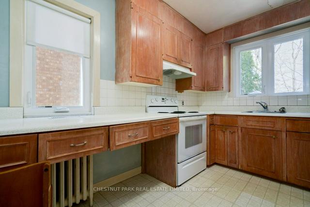 218 Lawrence Ave E, House detached with 3 bedrooms, 2 bathrooms and 3 parking in Toronto ON | Image 7