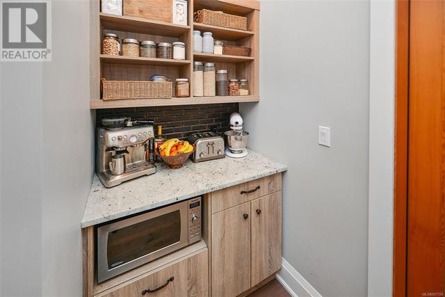 Pantry Off the Kitchen | Image 17
