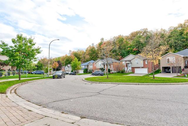 43 Erika Crt, House detached with 3 bedrooms, 3 bathrooms and 4 parking in Kitchener ON | Image 35