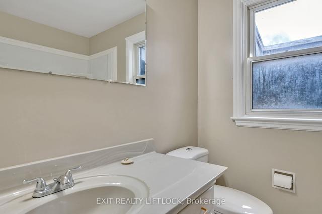 831 Barnardo Ave, House detached with 3 bedrooms, 1 bathrooms and 5 parking in Peterborough ON | Image 9