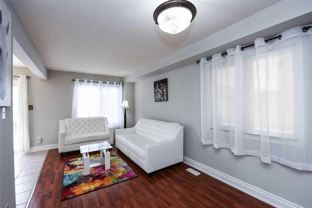 38 Domenico Cres, House attached with 3 bedrooms, 3 bathrooms and 2 parking in Brampton ON | Image 1
