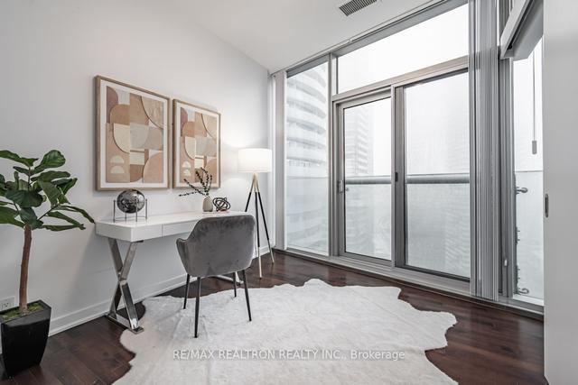 3002 - 12 York St, Condo with 2 bedrooms, 2 bathrooms and 1 parking in Toronto ON | Image 8