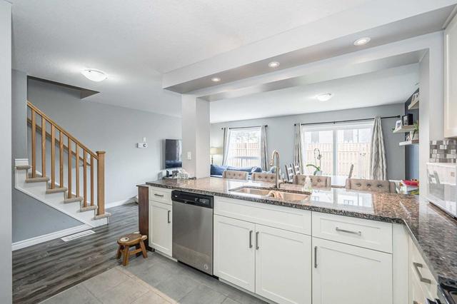 124 Summit Ridge Dr, House attached with 3 bedrooms, 3 bathrooms and 2 parking in Guelph ON | Image 10