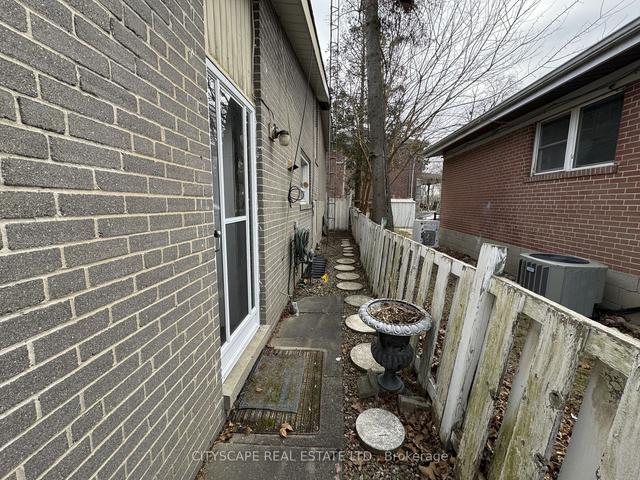 21 Alhart Dr, House detached with 3 bedrooms, 2 bathrooms and 3 parking in Toronto ON | Image 31