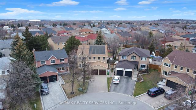 18 Nevada Crt, House detached with 5 bedrooms, 3 bathrooms and 6 parking in Brampton ON | Image 1