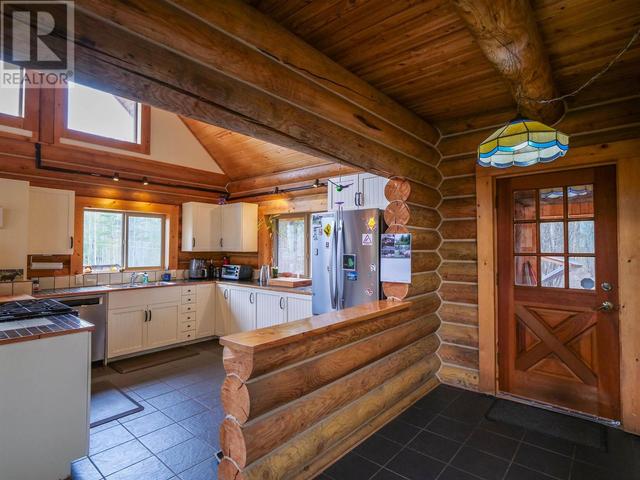 1686 Brennen Road, House detached with 3 bedrooms, 3 bathrooms and null parking in Cariboo B BC | Image 17