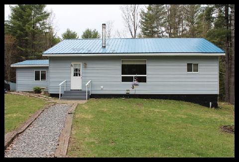 1579 Germania Rd, House detached with 2 bedrooms, 1 bathrooms and 10 parking in Bracebridge ON | Image 1