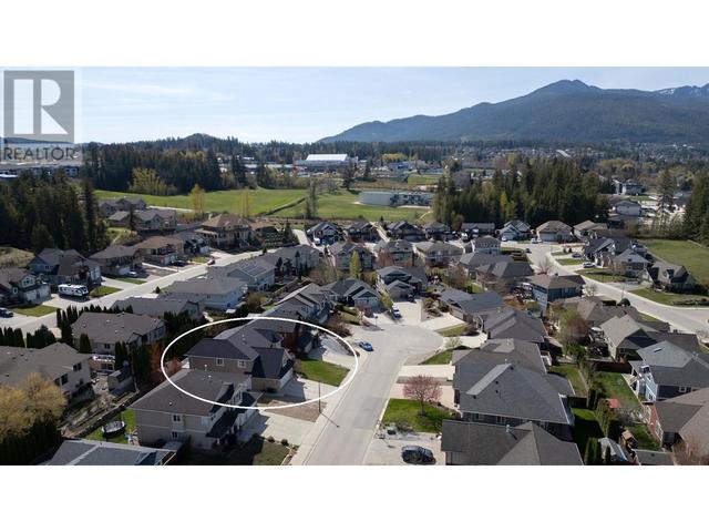 1770 23 Street Ne, House detached with 5 bedrooms, 3 bathrooms and 2 parking in Salmon Arm BC | Image 5