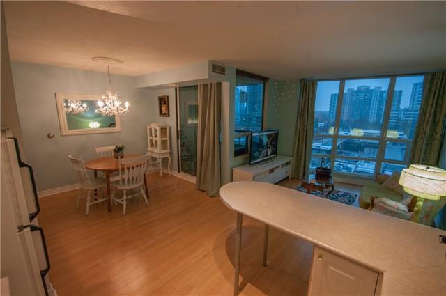 1001 - 238 Doris Ave, Condo with 1 bedrooms, 1 bathrooms and 1 parking in Toronto ON | Image 3