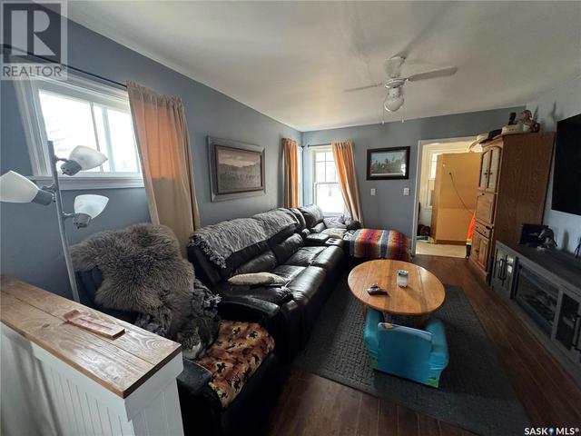 219 7th Avenue E, House detached with 3 bedrooms, 2 bathrooms and null parking in Assiniboia SK | Image 7