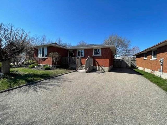58 Farrier Dr, House detached with 3 bedrooms, 2 bathrooms and 5 parking in Kitchener ON | Card Image