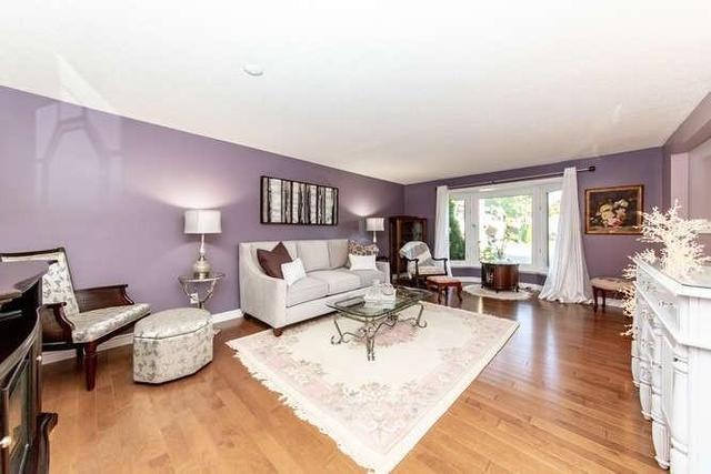 7 Cornerbrook Crt, House detached with 2 bedrooms, 2 bathrooms and 2 parking in Clarington ON | Image 3