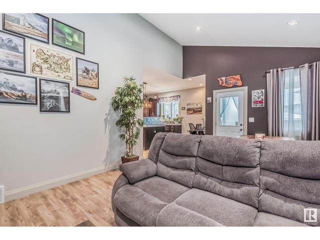 3240 151 Av Nw, House detached with 5 bedrooms, 3 bathrooms and null parking in Edmonton AB | Image 8
