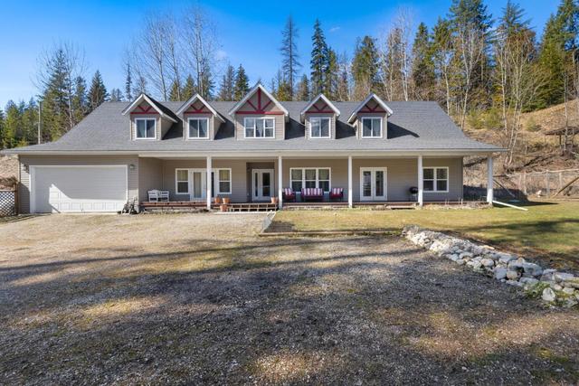 16117 Highway 3a, House detached with 6 bedrooms, 5 bathrooms and null parking in Central Kootenay A BC | Image 2