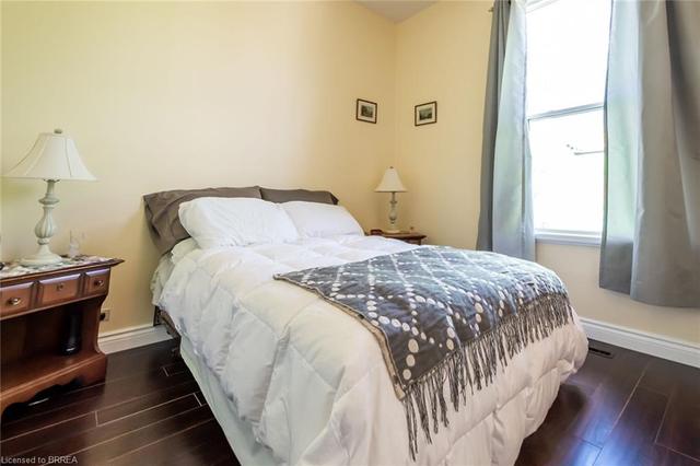10 Halls Avenue, House detached with 3 bedrooms, 1 bathrooms and null parking in Brantford ON | Image 22