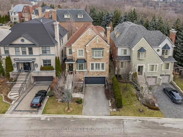 31 Hampton Park Cres, House detached with 5 bedrooms, 4 bathrooms and 4 parking in Toronto ON | Image 35